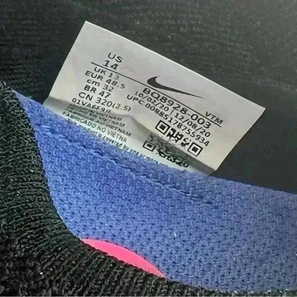 Nike Epic React Flyknit Running Shoes - Picture 9 of 10